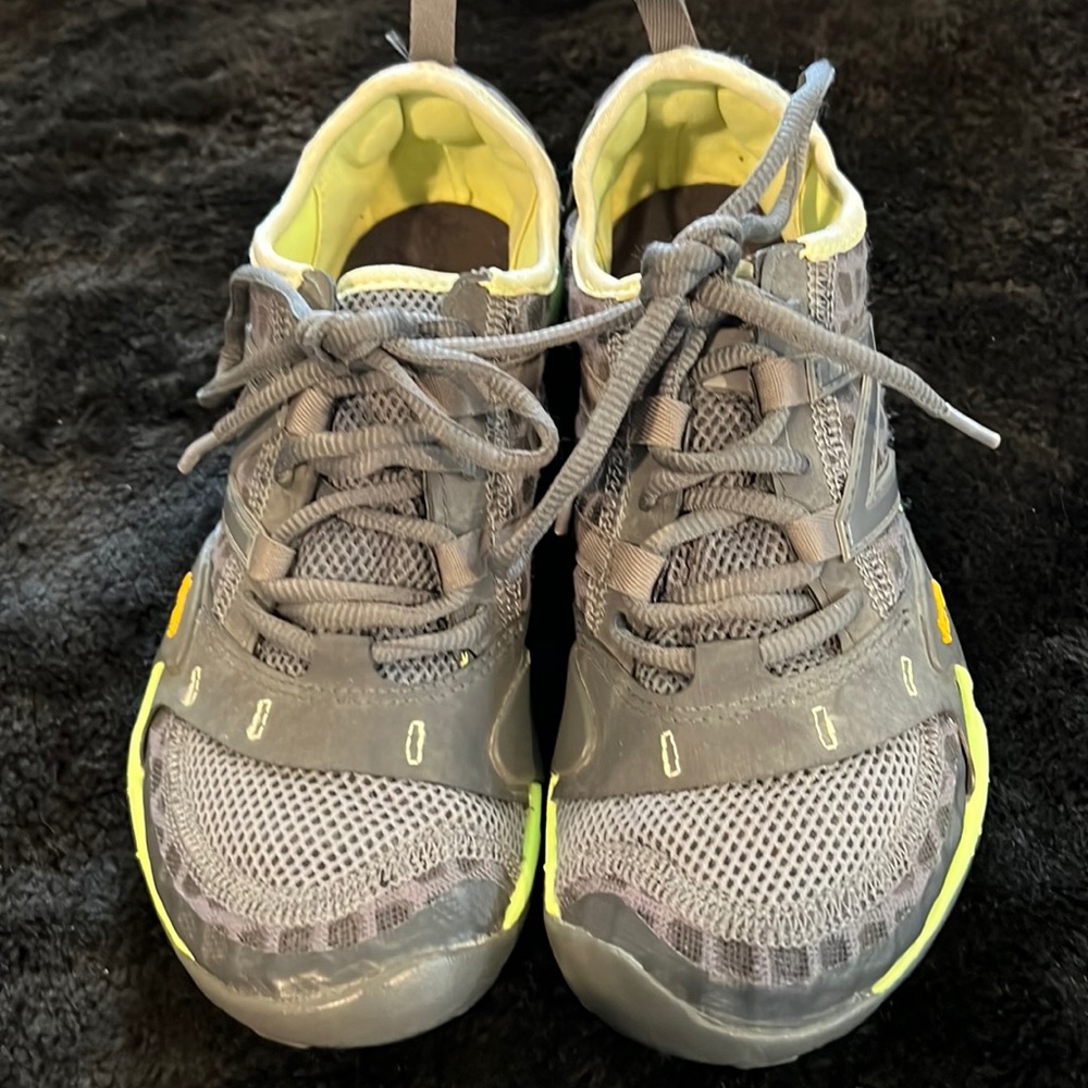 New Balance Minimus Trail Running Shoes Gray Vibram Sole Shoes Womens US 7